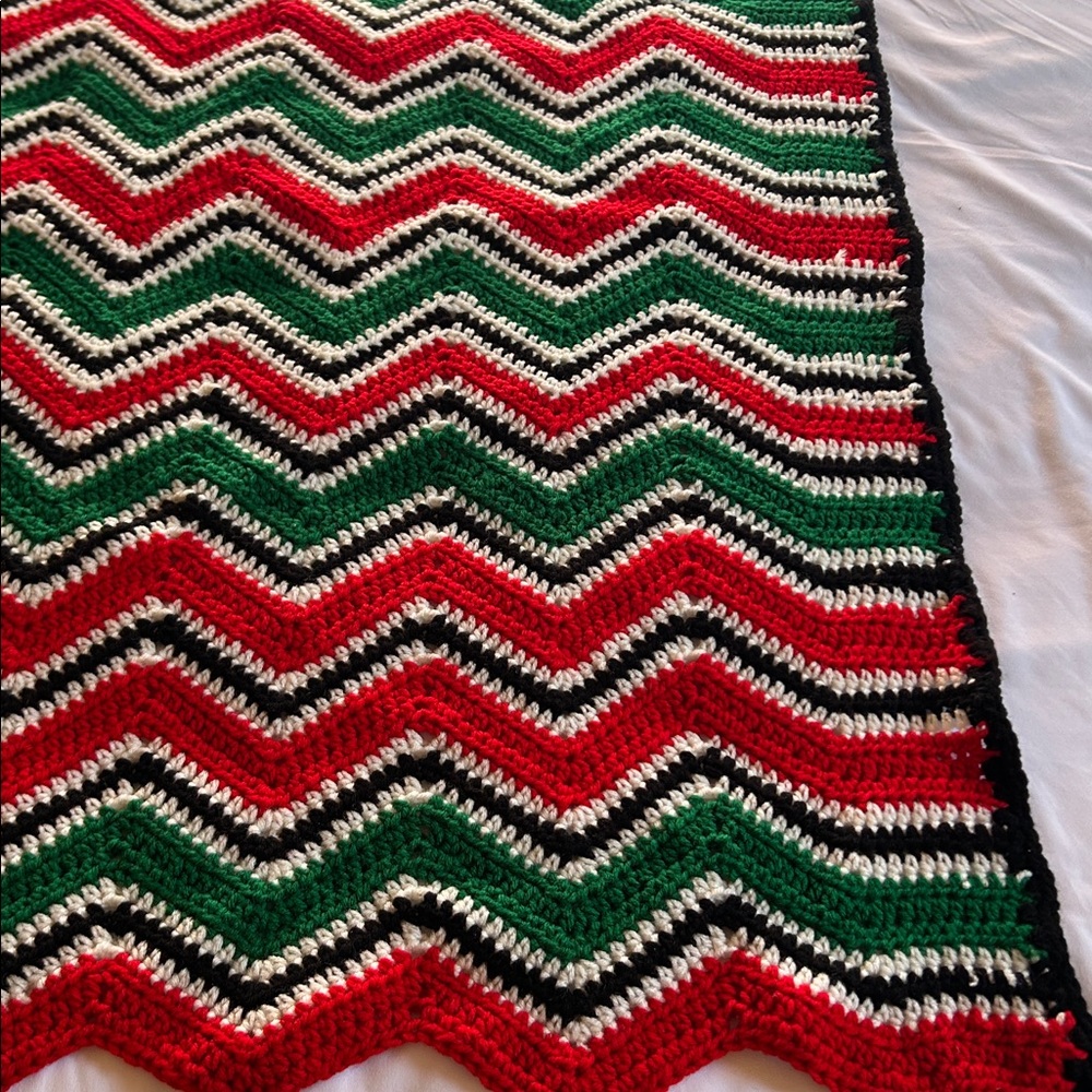 Hand-Crochet Chevron Christmas Holiday Afghan Handmade Throw RedGreenWhiteBlack